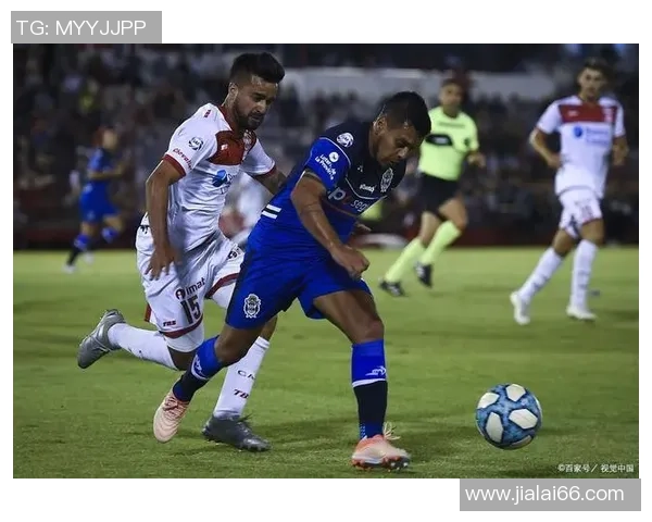 纽维尔老男孩迎战图库曼竞技争夺联赛关键三分的激烈对决